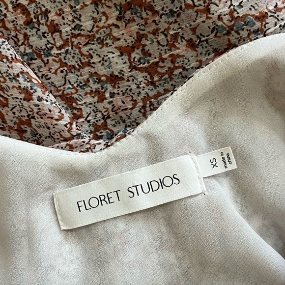 FLORET STUDIOS | Cold Shoulder Asymmetric Ruffle Dress In Rust-Cream | Size XS - Picture 8 of 10